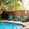 Laguna Azul Tropical Pool Walk to Beach Sleeps 8 - 布雷登顿