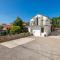 2 Bedroom Luxurious Home In Jurdani