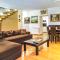 Three-Bedroom Holiday Home In Zmijavci