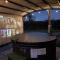 Dog Friendly Glamping Pods with Hot Tubs - 德维兰