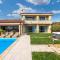 Nice Home In Linardici With Jacuzzi - 利纳迪奇