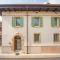 Lady Capulet Apartments