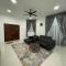 RUMAH TAMU HUD with Private Pool BBQ Picnic Set Beach - Kampong Tanjong