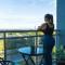 R'Holistay Azure North KING SIZE BED & Wave POOL - San Fernando