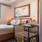 R'Holistay Azure North KING SIZE BED & Wave POOL - San Fernando