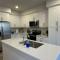 3 bed 3 Bath Gated Corner unit - أبلاند