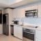 2BR & 2BA Oasis at Beachwalk - شاطئ هالانديل
