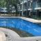 Two Palm Tree Villas Condominium - Studio 1O with Balcony - Across Terminal 3 Airport - مانيلا