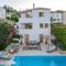 The Villa Evita Stunning View with private pool - سبيتسيس