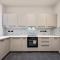 Beautifully Designed Studio with Full Kitchen - Lontoo