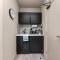 Glam Compact Studio with Chic Kitchenette - Lontoo