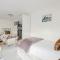 JOIVY Stylish Apartment with Balcony in Old Town - Edinburgh