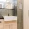 JOIVY Stylish Apartment with Balcony in Old Town - Edinburgh