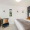 JOIVY Stylish Apartment with Balcony in Old Town - Edinburgh
