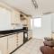JOIVY Stylish Apartment with Balcony in Old Town - Edinburgh