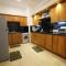 Colombo City 3 Bedroom Apartment with Pool Gym & Workdesk