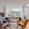Period-Chic 2BD Flat with Private Patio - Londyn