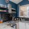 Period-Chic 2BD Flat with Private Patio - Londyn