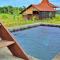 A Mango Tree House with a private swimming pool - Tegallengah