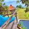 A Mango Tree House with a private swimming pool - Tegallengah