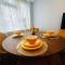 Guest house with private rooms and shared bathroom near Luton and Dunstable Hospital and Leagrave Train Stn - 卢顿