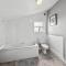 Stunning One Bedroom with City View - Gillingham