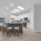 Spacious & Central Pool Home By McAuliffe Park - Мак-Аллен