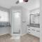 Spacious & Central Pool Home By McAuliffe Park - Мак-Аллен