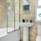 Spacious 3BR Nottingham City Hospital with PS4 - 诺丁汉