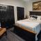 Brooklynns Bay, Elegant Lakefront Condo Retreat