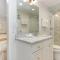 Novelle Chalet - Renovated, Chic Contemporary Home on Gore Creek with Hot Tub - فيل
