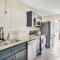 Chic home with king bed in Raleigh - رالي