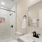 Chic home with king bed in Raleigh - رالي
