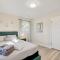 Chic home with king bed in Raleigh - رالي