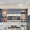 Chic home with king bed in Raleigh - رالي