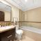 2BR with Mini-Golf in DT Dubai with Partial Burj Khalifa View - Dubaj