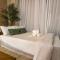 New Luxurious 4BR with Burj Khalifa & Dubai Fountain View Near DIFC - Dubaj