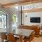 2 Riverside Oaks