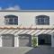 2 Riverside Oaks