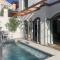 2 Riverside Oaks