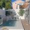 2 Riverside Oaks