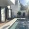 2 Riverside Oaks