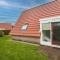 Gele Kwikstaart I Ruime Woning met Omliggende Tuin - Zwiggelte