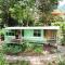 Jungle Bus, 5 min drive to PlayaLinda, 15 to Dominical, Wifi Starlink - Quepos