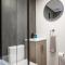 Stylish Cosy Two Bed Apartment - Coast Location