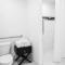 103 Queen ADA & Pet Friendly Suite, 1st Floor Sundown