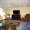 Spacious Apartment in Beautiful Area of Weston - Newton