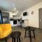 Comfortable A C, nice decor - 勒吕克