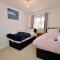 Clothier House - Stylish 3Bed Haven, WiFi & Driveway Parking - Willenhall