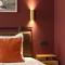 Gillis Eight Guest Rooms by Romy&Travis